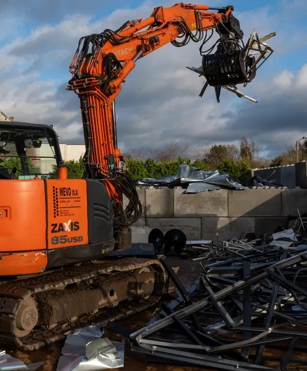 kraan doet metaalafbraak