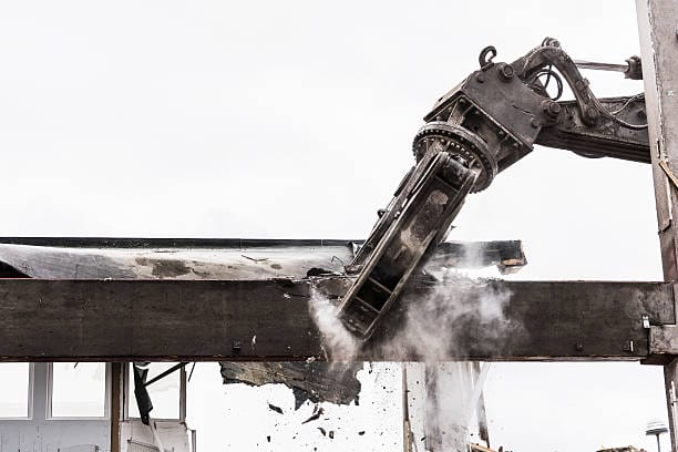 kraan doet metaalafbraak